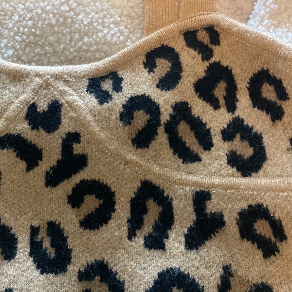 SOLD. Leopard Print Crop - Picture 2 of 4